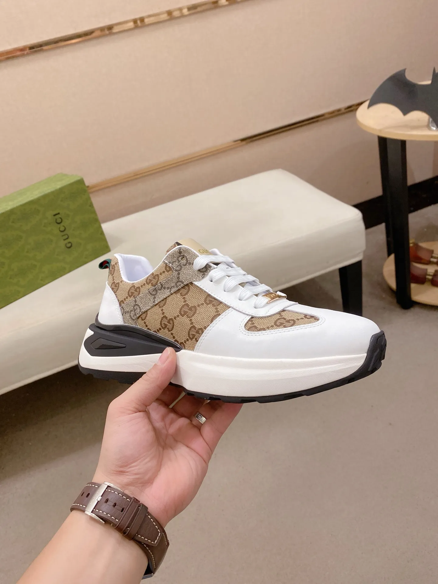 Factory price 442 men's shoes 💰New GUCCI (Gucci) counters are on the market at the same time, new men's shoes, 😘fabrics are selected imported cowhide, lining: sheepskin lining. 👍🏿 High-end ☄️ air-cushion molded anti-slip rubber outsole, exquisite lines, simple and elegant, comfortable and high-end for leisure travel. Code number: 38 to 44 (45 can be customized and cannot be returned or exchanged)